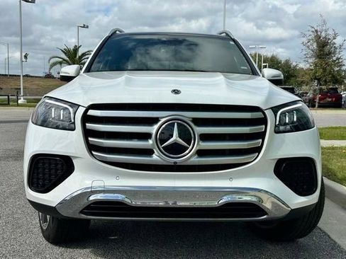 Used 2025 Mercedes-Benz GLS 450 4MATIC image 2