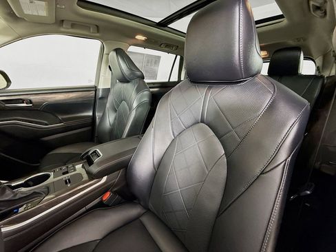 Certified 2025 Toyota Highlander Platinum image 21