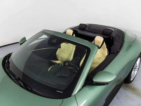 Certified 2024 Ferrari Roma Spider RWD image 33