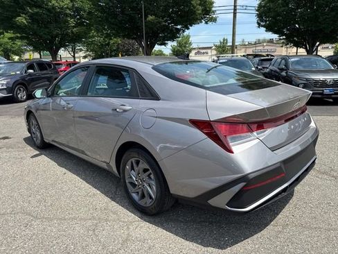 Used 2024 Hyundai Elantra SEL FWD image 16