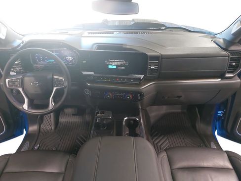 Used 2024 Chevrolet Silverado 1500 LT Trail Boss w/ LT Trail Boss Premium Package AWD/4WD image 9