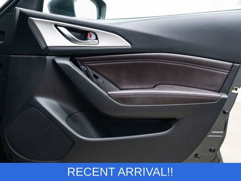 Used 2017 MAZDA MAZDA3 Touring image 25