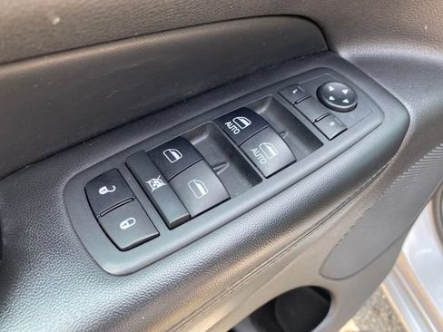 Used 2018 Jeep Grand Cherokee Altitude AWD/4WD image 19