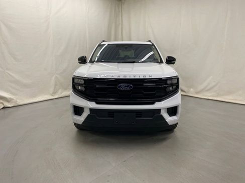 Used 2025 Ford Expedition Active AWD/4WD image 3