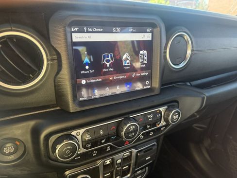 Used 2020 Jeep Gladiator Overland AWD/4WD image 20