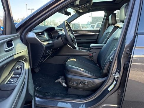 New 2026 Jeep Grand Cherokee Laredo image 2