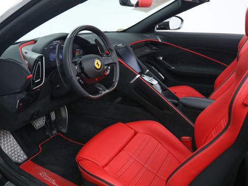Certified 2025 Ferrari Roma Spider RWD image 2