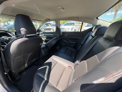 Used 2024 Nissan Altima 2.5 SR FWD image 15