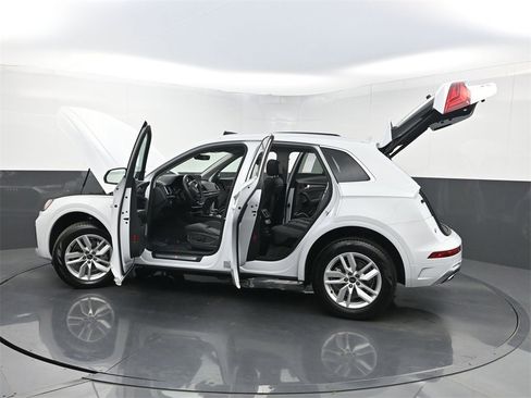 Used 2024 Audi Q5 2.0T Premium w/ Convenience Package image 37