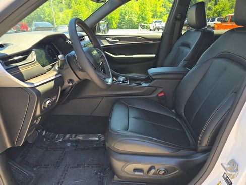 New 2026 Jeep Grand Cherokee L Limited AWD/4WD image 4