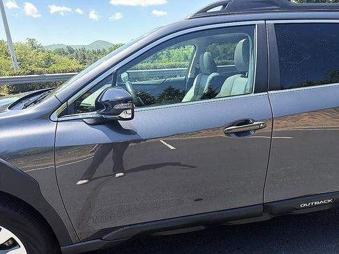 Used 2025 Subaru Outback Limited AWD/4WD image 9