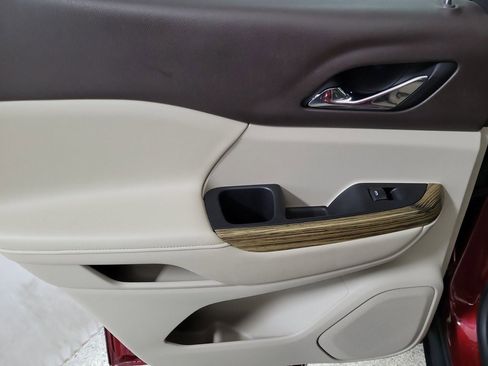 Certified 2018 GMC Acadia Denali w/ Technology Package image 20