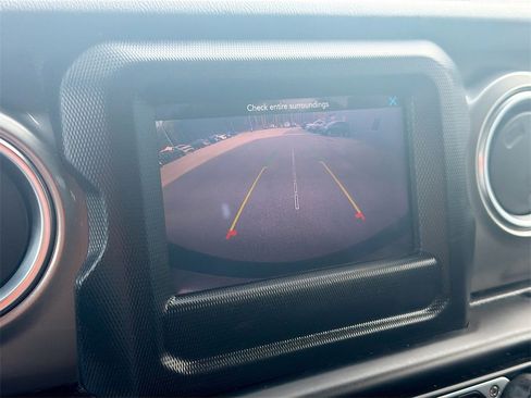 Used 2020 Jeep Wrangler Unlimited Sahara image 14