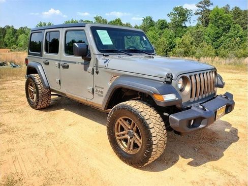 Used 2019 Jeep Wrangler Unlimited Sport S AWD/4WD image 13