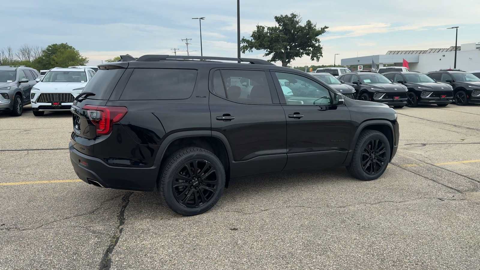 Certified 2023 GMC Acadia SLE w/ Driver Convenience Package AWD/4WD image 15