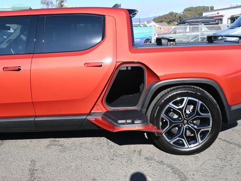 Used 2025 Rivian R1T Adventure image 13
