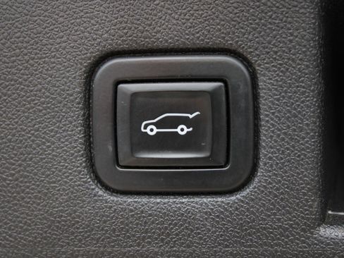 Used 2020 Chevrolet Equinox LT w/ Driver Convenience Package AWD/4WD image 9