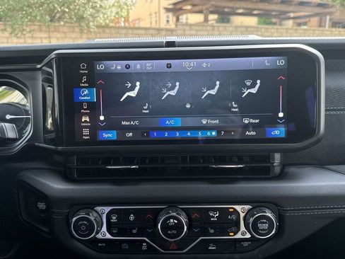 Used 2025 Jeep Wrangler Unlimited Rubicon 4xe w/ Convenience Group image 17