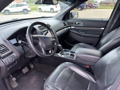Used 2016 Ford Explorer XLT w/ Equipment Group 202A AWD/4WD image 8
