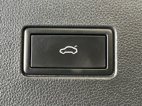 Certified 2021 Volkswagen Atlas SEL Premium image 6