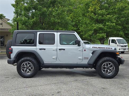 Used 2024 Jeep Wrangler Unlimited Rubicon AWD/4WD image 6