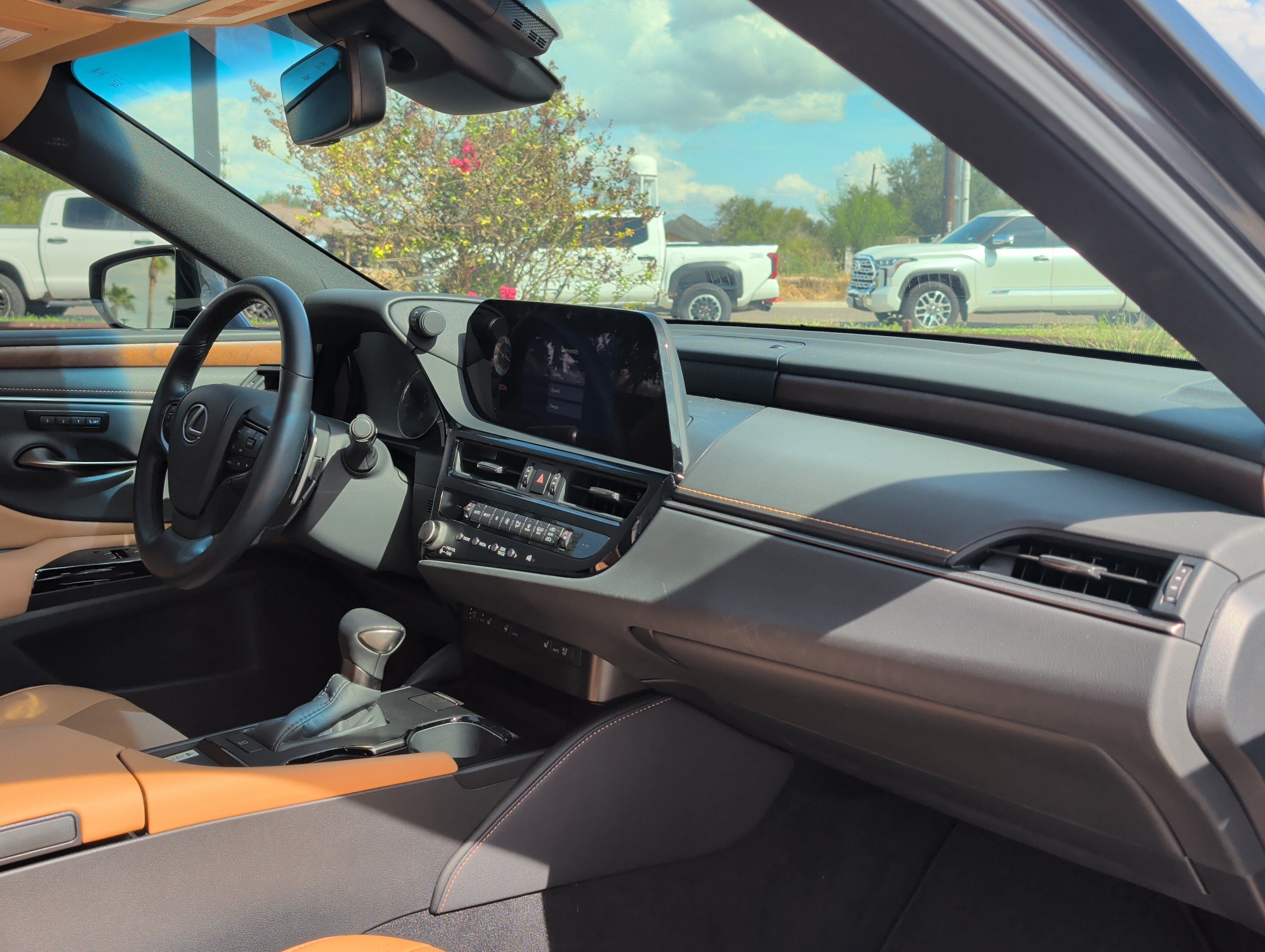 Used 2025 Lexus ES 350 w/ Premium Package FWD image 30