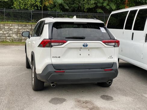 Used 2021 Toyota RAV4 LE AWD/4WD image 5