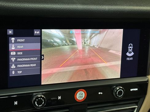 Used 2023 Porsche Macan AWD/4WD image 19
