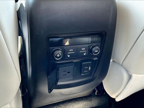 Used 2022 Buick Enclave Premium w/ Experience Buick Package image 22