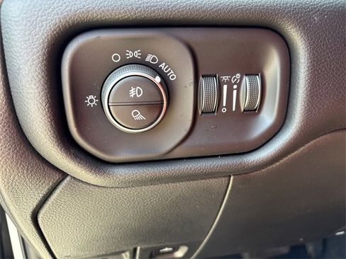 Used 2024 RAM 3500 Laramie image 32