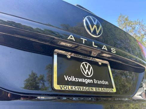 Certified 2023 Volkswagen Atlas Cross Sport SEL R-Line AWD/4WD image 48