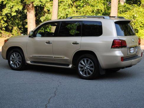 Used 2011 Lexus LX 570 4WD w/ Luxury Pkg image 12