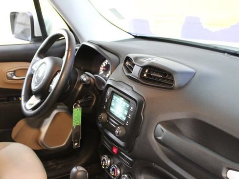 Used 2015 Jeep Renegade Latitude FWD image 12