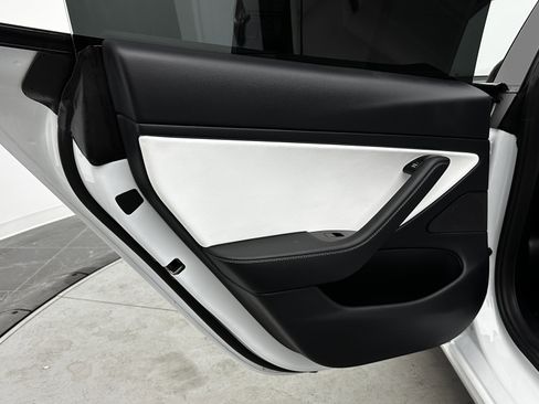 Used 2020 Tesla Model 3 Performance image 31