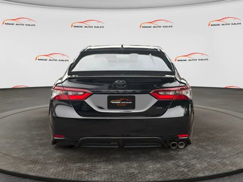 Used 2022 Toyota Camry SE FWD image 9