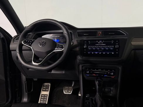 Used 2024 Volkswagen Tiguan SE R-Line FWD image 10