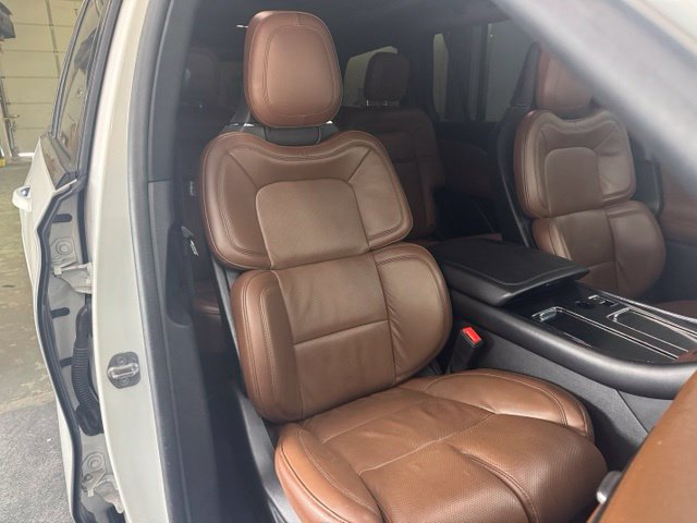 Used 2023 Lincoln Aviator Reserve w/ Equipment Group 201A AWD/4WD image 21