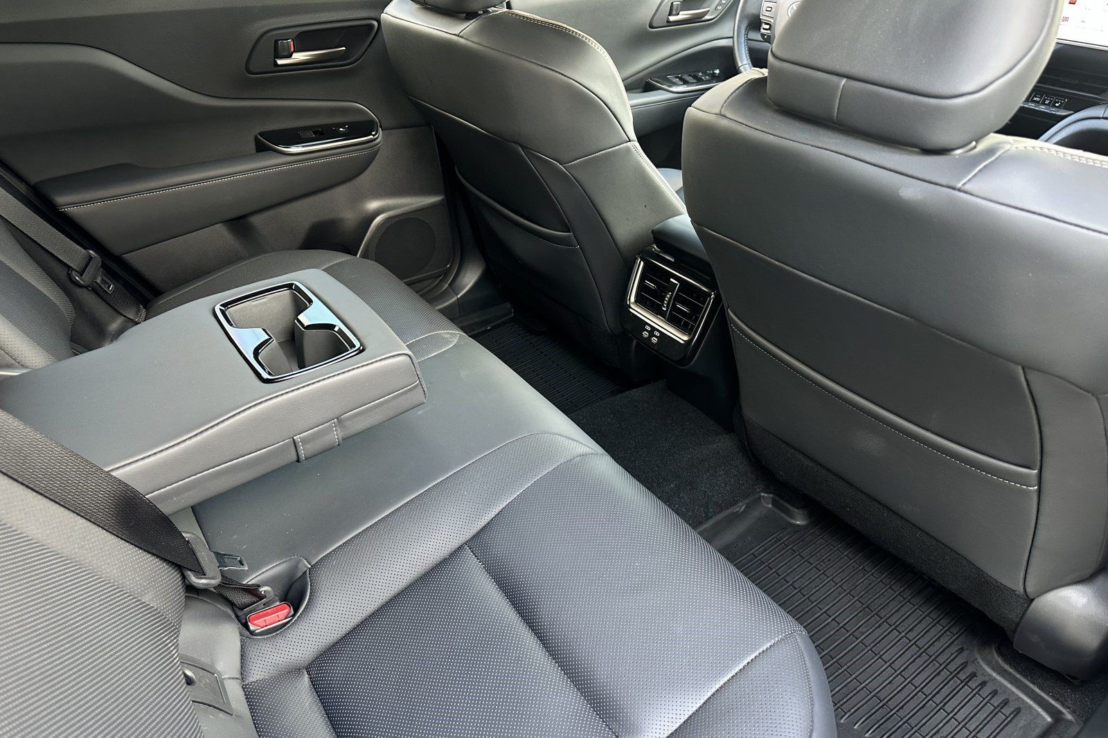 Used 2025 Toyota Crown Signia AWD/4WD image 32