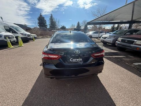 Used 2018 Toyota Camry XLE image 11