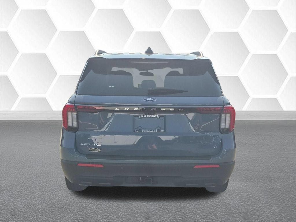 Used 2025 Ford Explorer Active RWD image 4