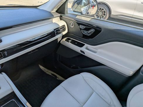 Certified 2025 Lincoln Aviator Reserve image 17