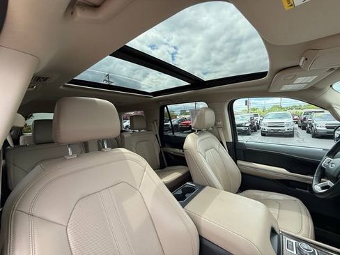 Used 2024 Ford Expedition Limited image 28
