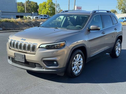 Used 2019 Jeep Cherokee Latitude w/ Popular Appearance Group image 4