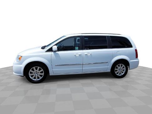 Used 2016 Chrysler Town & Country Touring image 1