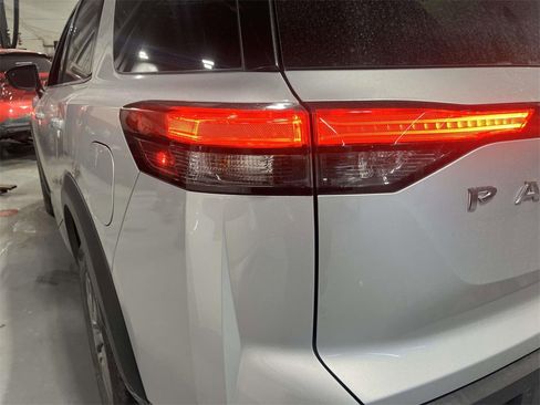 Certified 2025 Nissan Pathfinder SV image 7