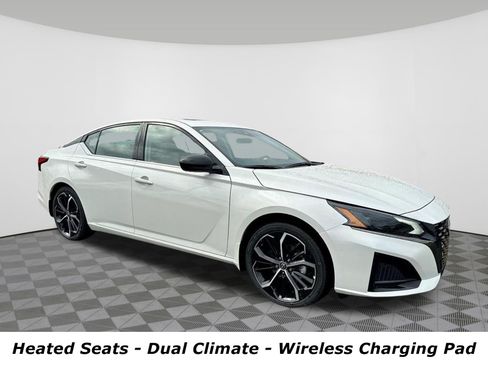 Certified 2025 Nissan Altima 2.5 SR w/ SR Premium Package FWD image 2