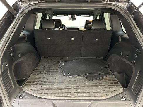 Used 2020 Jeep Grand Cherokee Altitude image 24