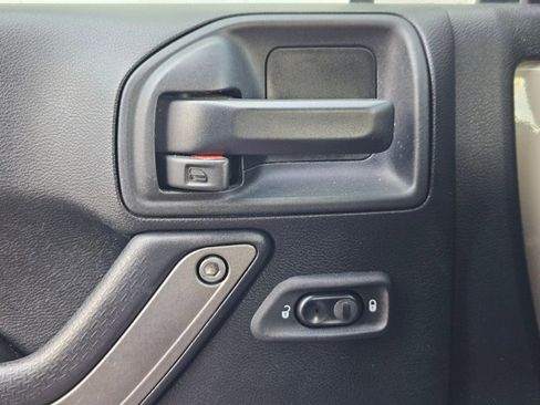 Used 2018 Jeep Wrangler Unlimited Sport S image 6