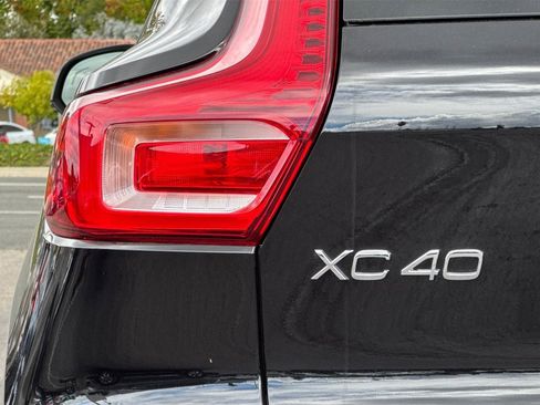 New 2025 Volvo XC40 B5 Core w/ Protection Package Premier image 27
