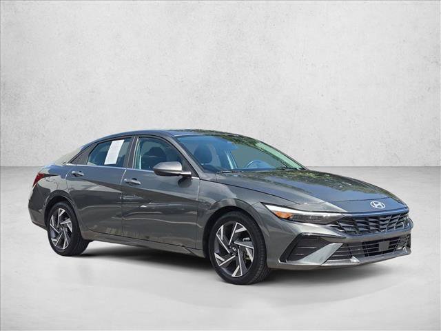 Used 2025 Hyundai Elantra SEL FWD image 3
